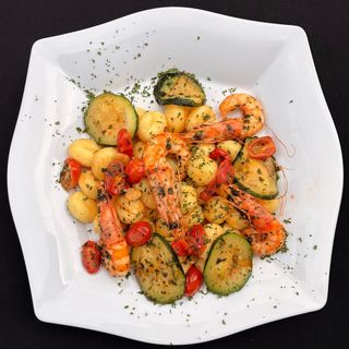 Gnocchi con gamberi e zucchine