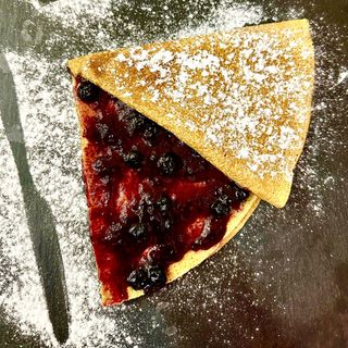 Clătite cu dulceață de afine