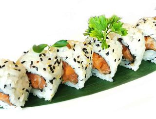 118. Uramaki spicy salmon