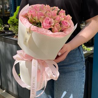 17 троянд в упакуванні