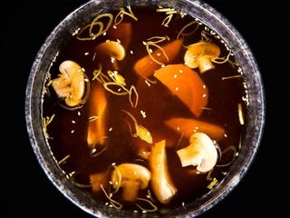 СУП МІСО З КУРКОЮ ТА ГРИБАМИ (300g)
