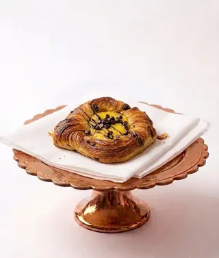 Danese con la crema e gocce di cioccolato