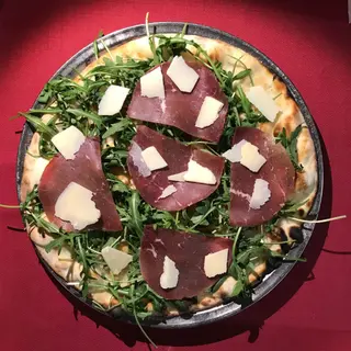 Focaccia rucola, bresaola e parmigiano