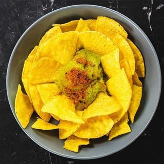 Nachos con guacamole