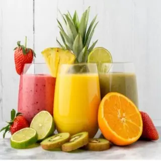 Zumo de fresa y naranja
