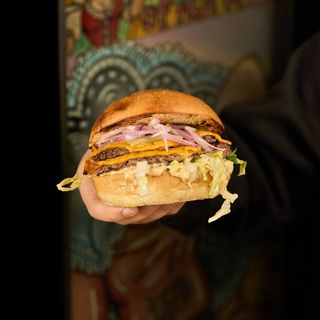 Icónica doble smash