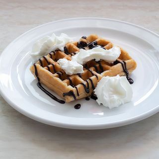 Gofre Con Chocolate Y Nata