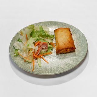 Rollito De Primavera Con Ensalada