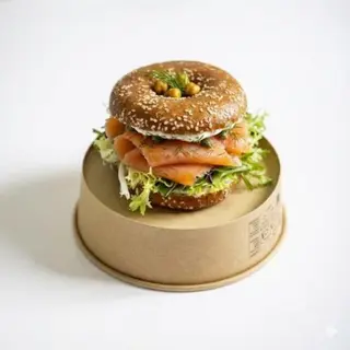 Bagel De Salmón Ahumado/Bagel filled with smoked salmon
