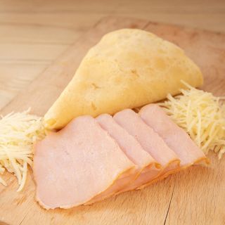 Palačinka sa pečenicom, pavlakom i kačkavaljem