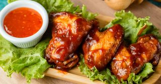 Крильця з соусом чилі (300г)