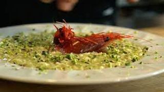 Risotto gambero rosso, pesto di pistacchio e ricci