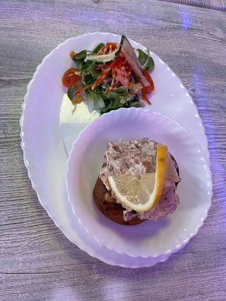 Jacket potatoes tuna