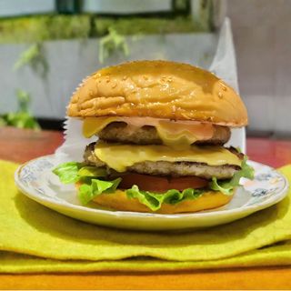 Двойной куриный бургер