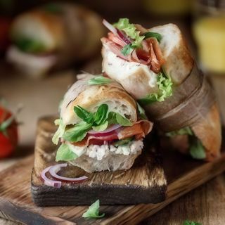 Bocadillo atun y cebolla