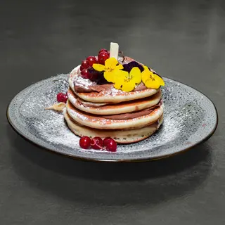 Pancakes sirop de artas, afine si migdale
