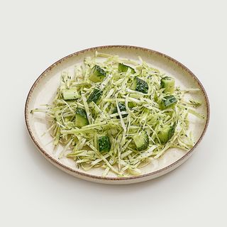 Салат із капусти та огірка