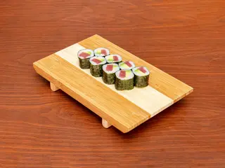 Maki Atún con Aguacate