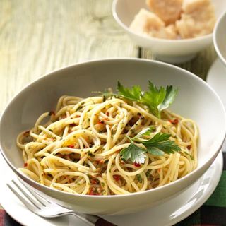 ESPARGUETE ALLO OLIO E PEPEROCINO