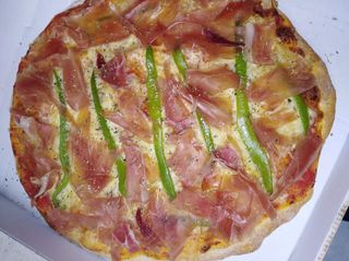 Pizza Casera Serranita (Mediana)