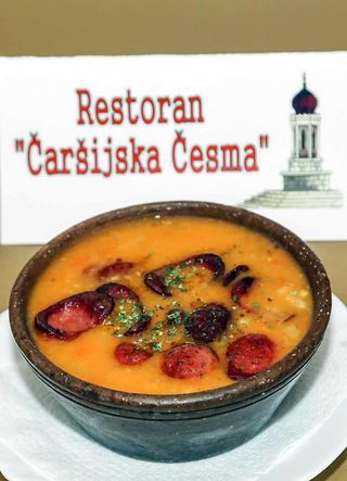 Grah sa goveđom kobasicom