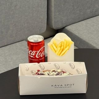 КОМБО Хот-дог з курячою ковбаскою горгонзолою + фрі + кола 0.3