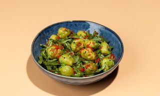 კრევეტების პოპკორნ სალათი