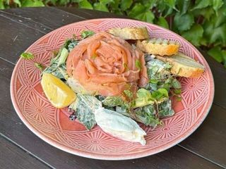 Салат з лососем та сиром Філадельфія (350g)