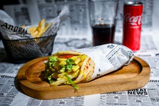 Curry Gyros + pomfrit + Coca-Cola