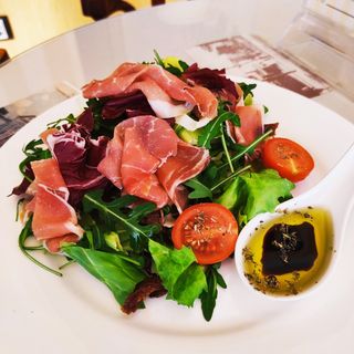 Салат із прошуто (130г)