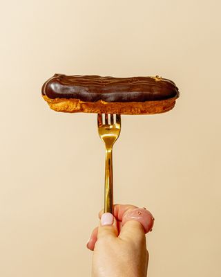 Ekler śmietanowy w czekoladzie