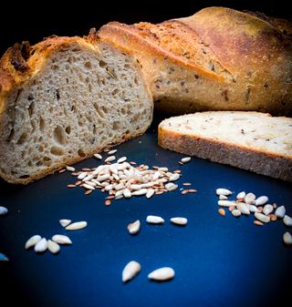 Paine taraneasca cu seminte