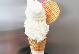 Cono gelato medio con panna