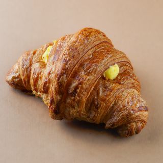 კრუასანი ვანილის კრემით