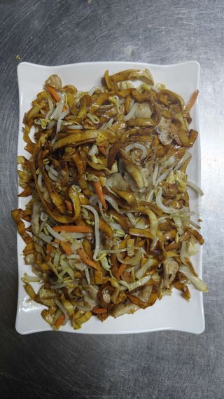 Пържени спагети със свинско (700г)