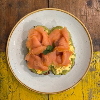 OnToast salmone e avocado