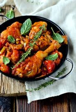 Pollo alla griglia con pomodoro e burro alle erbe aromatiche