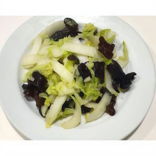 Algas e couve chinesa salteados