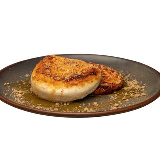 Запечено козе сирене с мед и орехи 