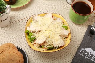 Салат "Цезарь" с курицей (200г)