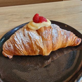 Croissant con crema pastelera