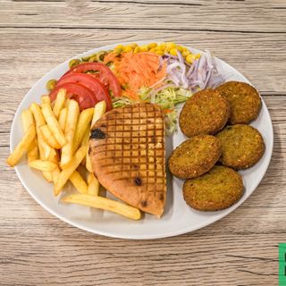 Falafel Con Ensalada Y Patata