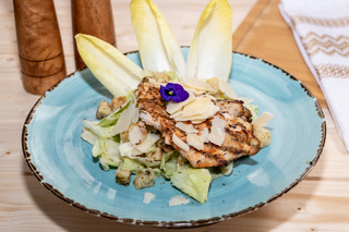 SALATA CAESAR CU PIEPT DE PUI