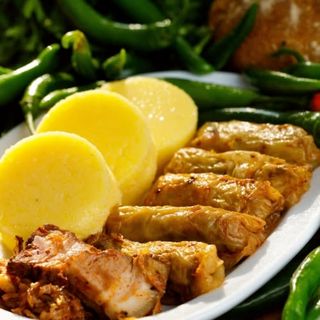 Sărmăluțe în foi de varză