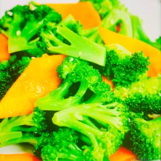 56. Brokoli sa crnim pečurkama