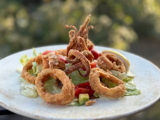 Цезар с хрупкави калмари (320г)