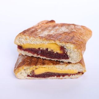 Բաստուրմայով Սենդվիչ