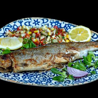 Пъстърва с лимонова салата (350гр)