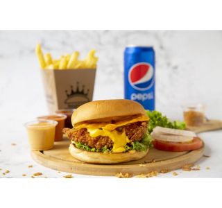 Menú Hamburguesa Con Patatas Y Bebida