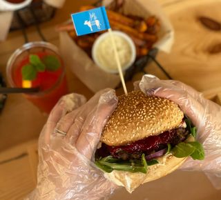 1xBurger Lastking 150g + 1xFrytasy Belgijskie + 1xLemoniada Cytrynowa